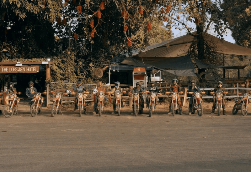 Bikes lined up in front of the lions den hotel